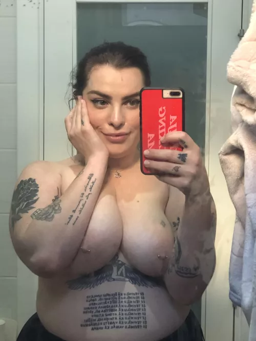 Ok, my first ever real nude here...F25 Be nice.