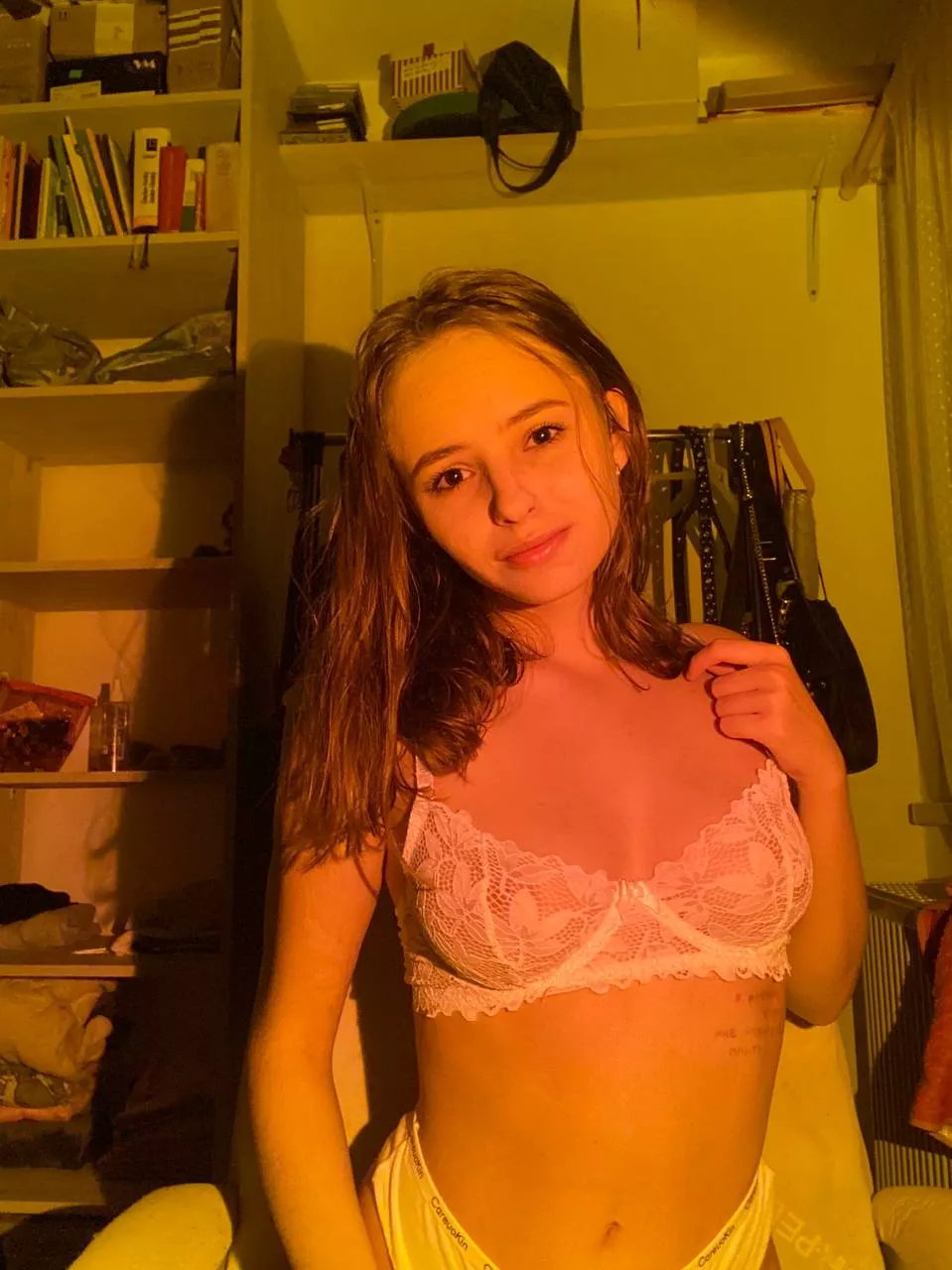 Take it off please 🥵 Im so horny