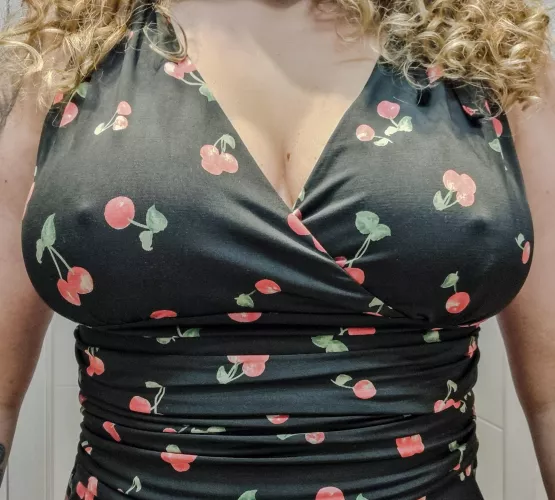 They're round, full, and sweet... I was obviously talking about the 🍒🍒 Do you also like cherries?