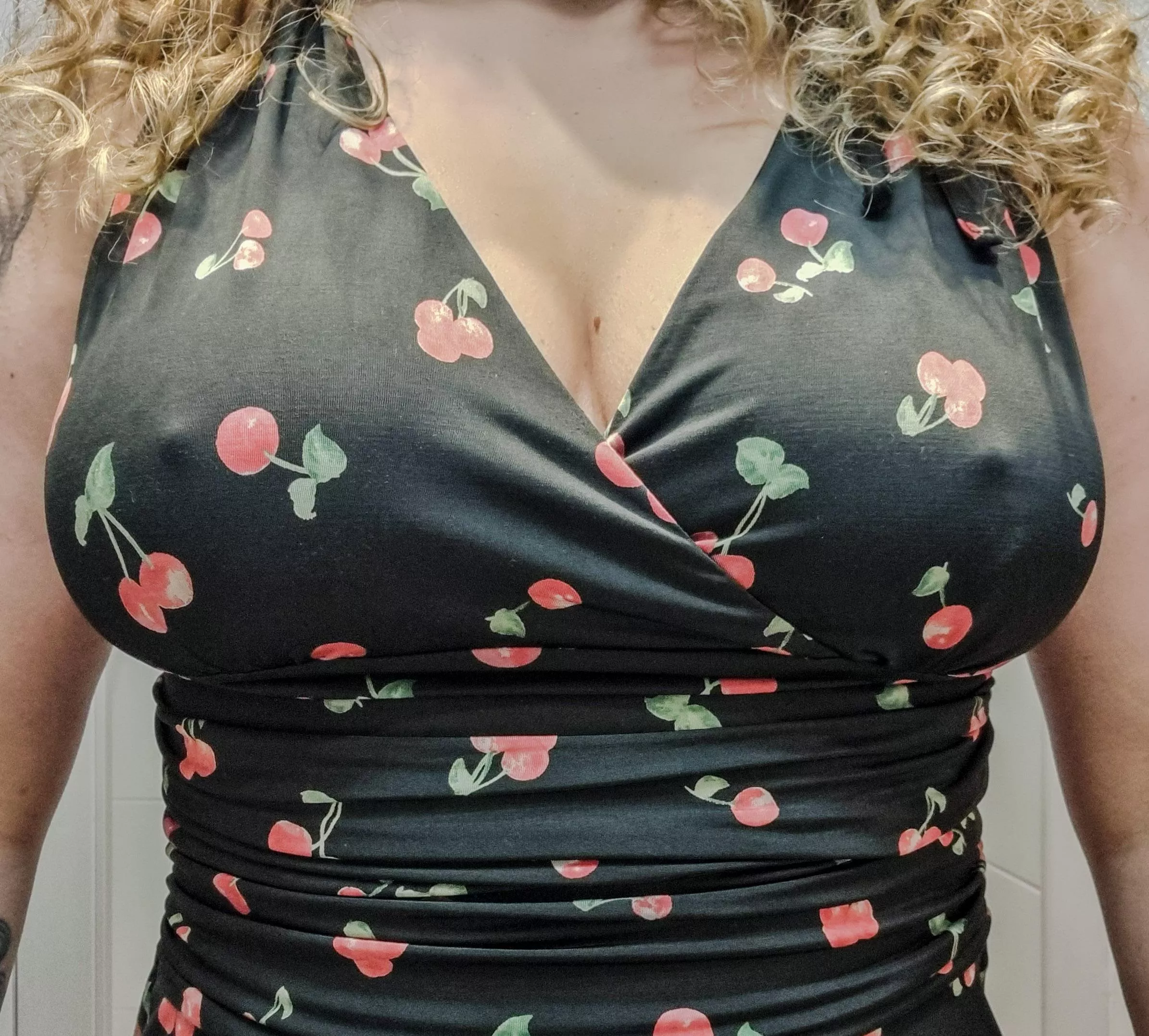 They're round, full, and sweet... I was obviously talking about the 🍒🍒 Do you also like cherries?