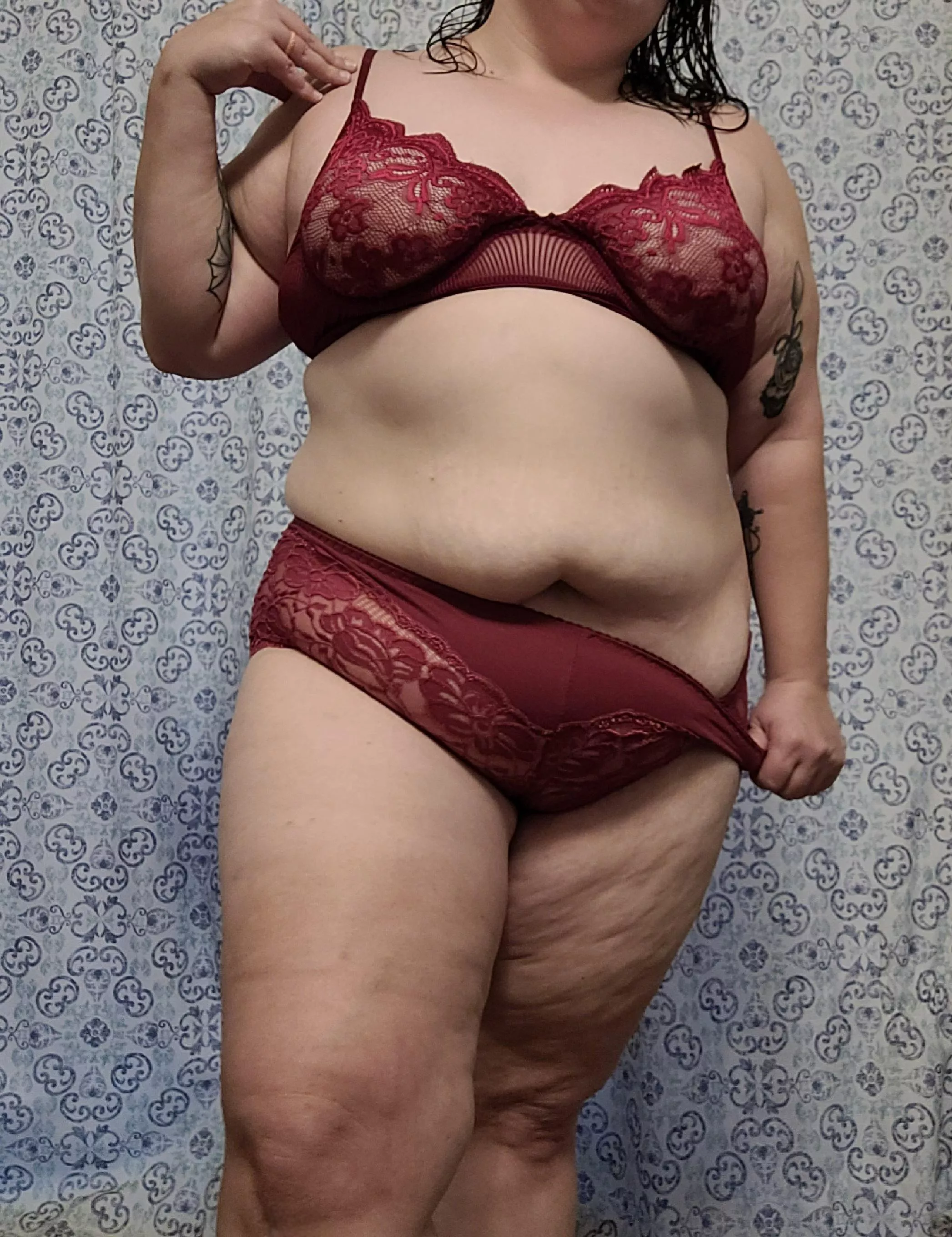 thick, curvy, and sexy in red ❤️