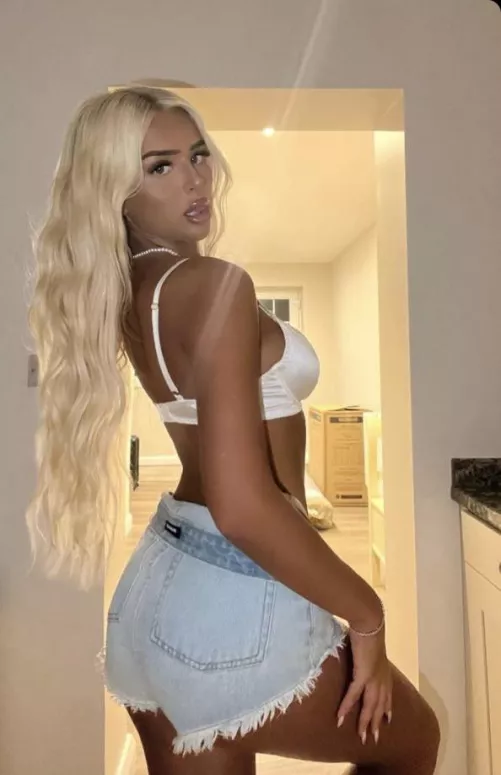 we know what those lips are good at 😈🤩