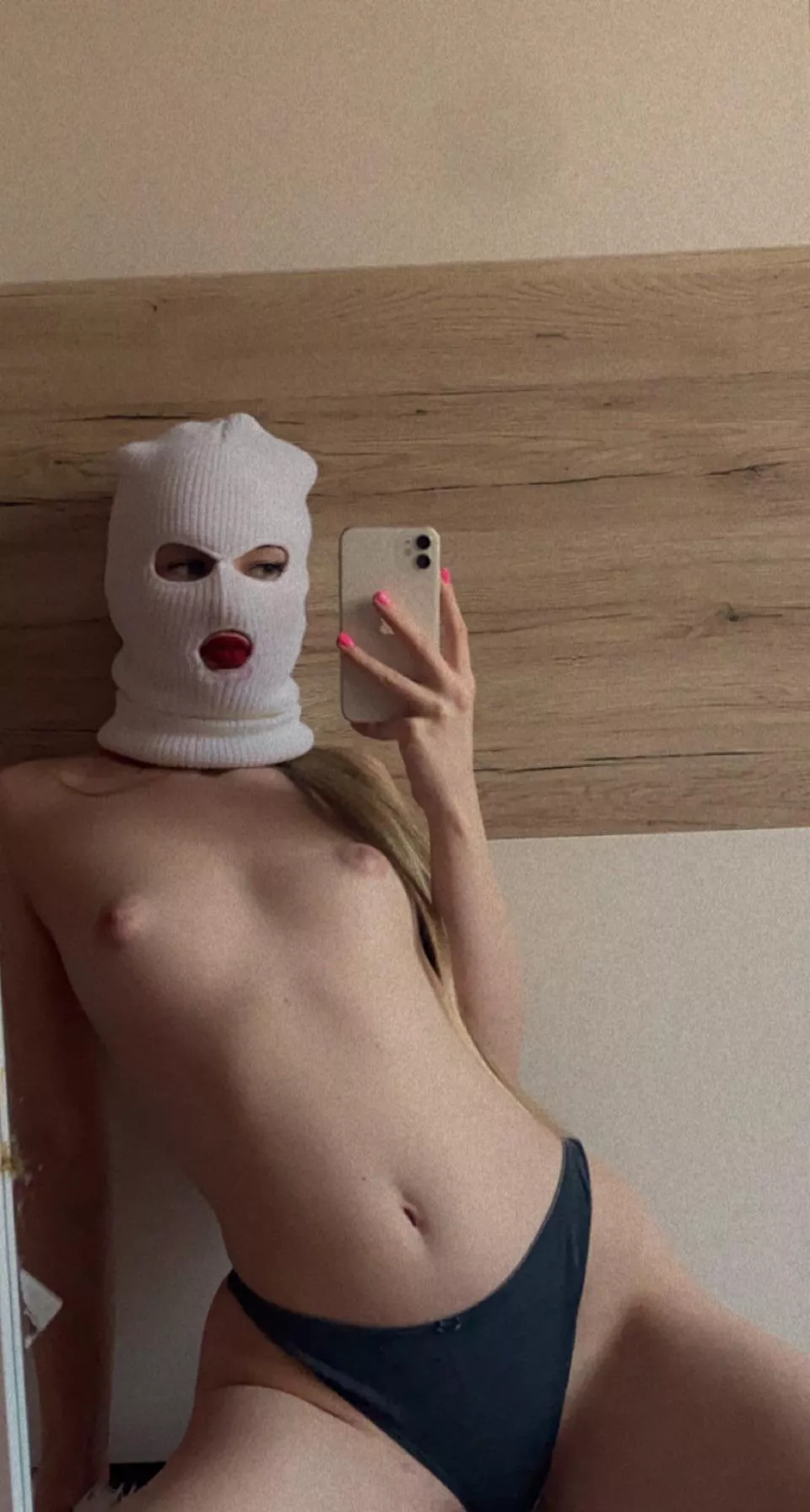 What whould u do if u step in my room and see me like this😜