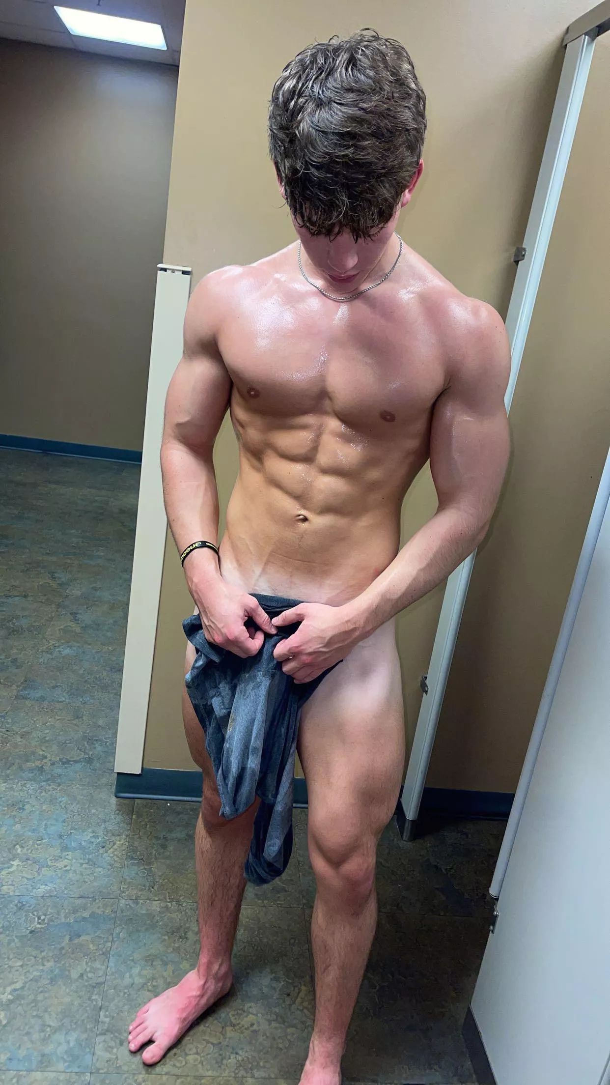 who wants to join the sauna with me 😋