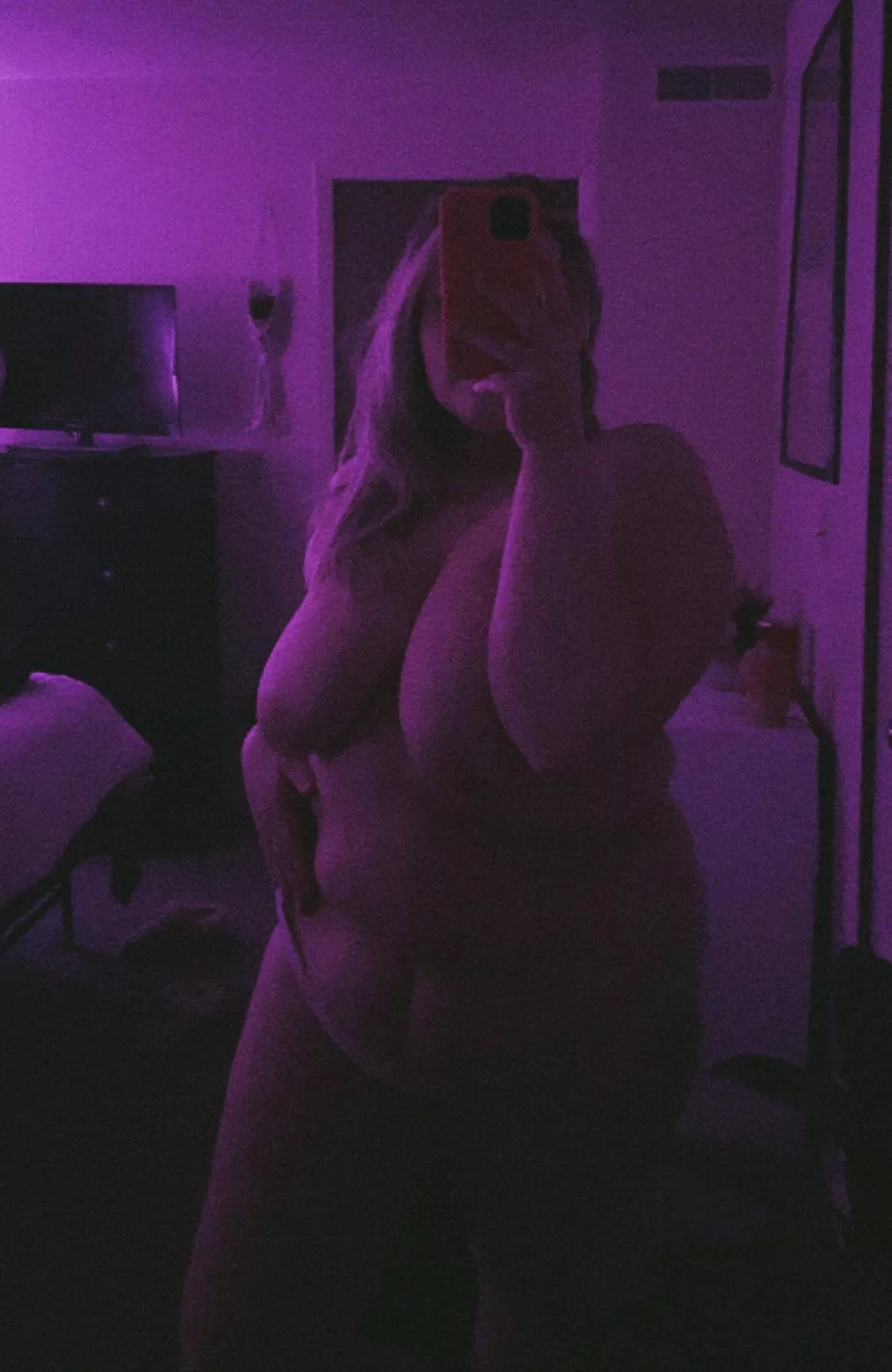 Who’s staying up late with me? 🤭