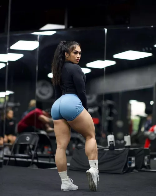 Wow, she‘s THICCC all over!