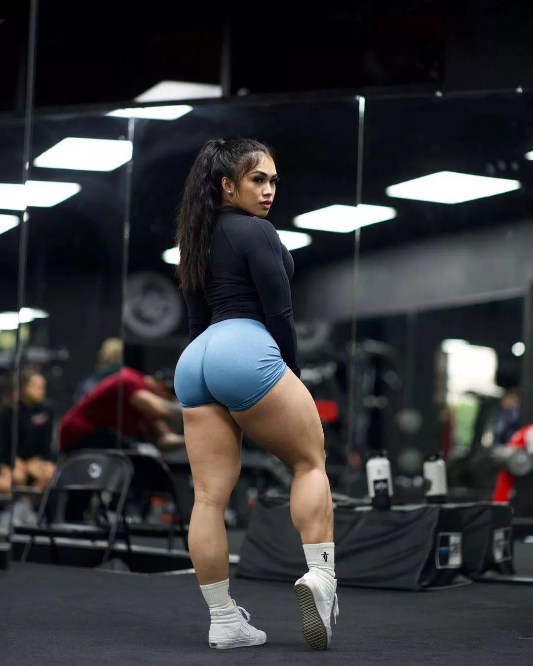 Wow, she‘s THICCC all over!