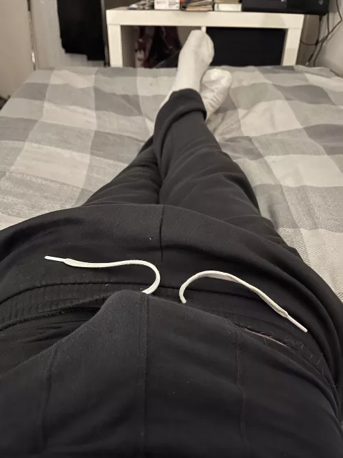 19, anyone wanna jerk to my gf? Jack_christie23