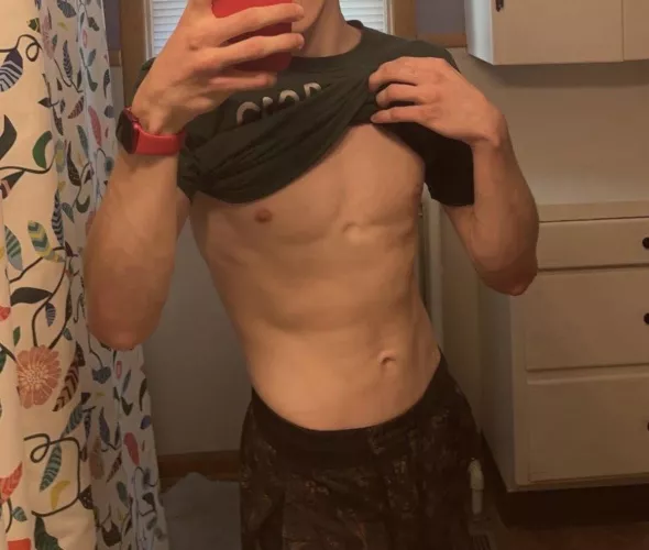20 m usa(IL), college guy, looking for similar, jocks, bros, be cool. Send a pic and add @jacobpric1088