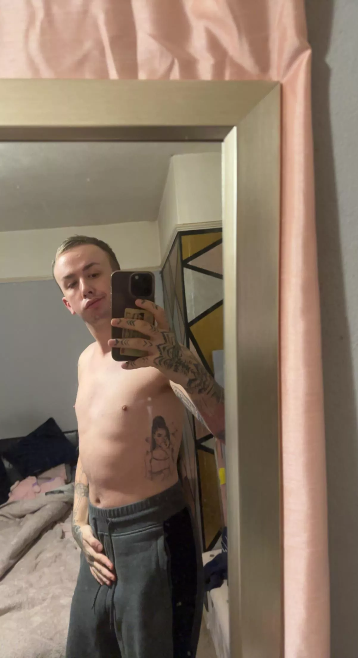 21 m from the uk I get bored feel free to message