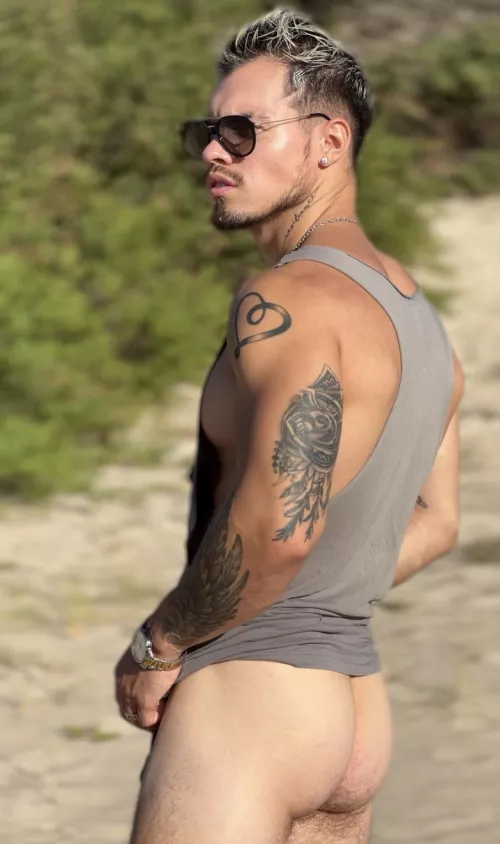 (28) I'm looking for a partner to go to the beach, are you in? 🏖️🔥