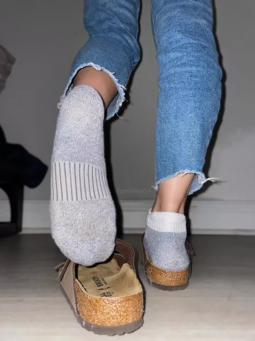 Ankle socks and birkenstocks..my favorite combo😏