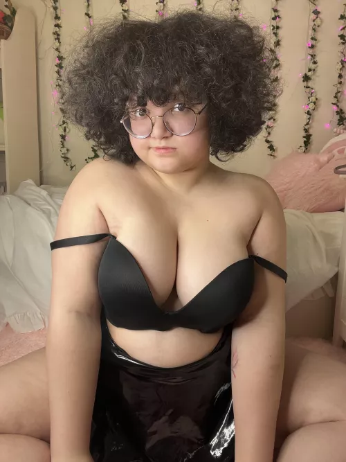 Black bra or no bra? 😏