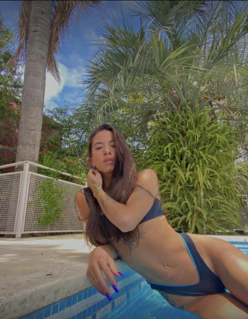 Come swim w me… but naked😈💦