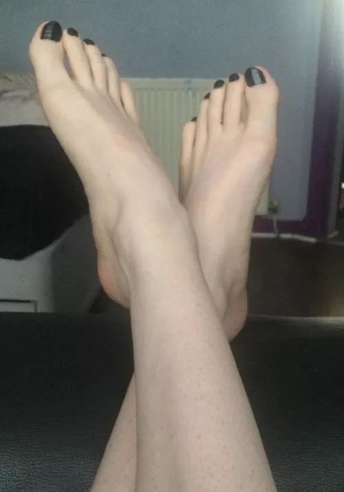 Do you love my feet? 🖤