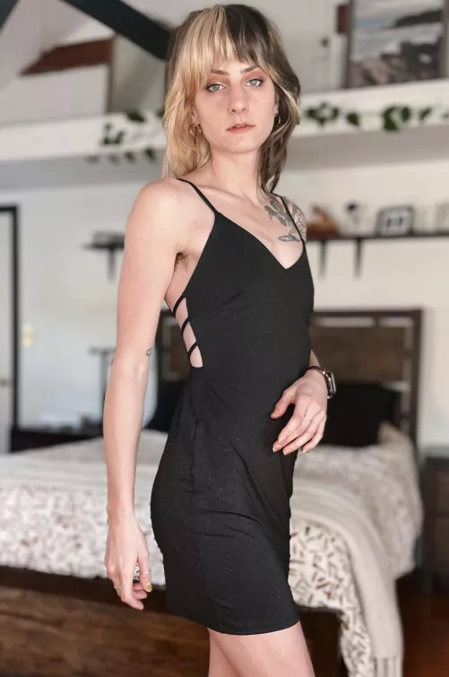 Feeling sexy & slim in this dress