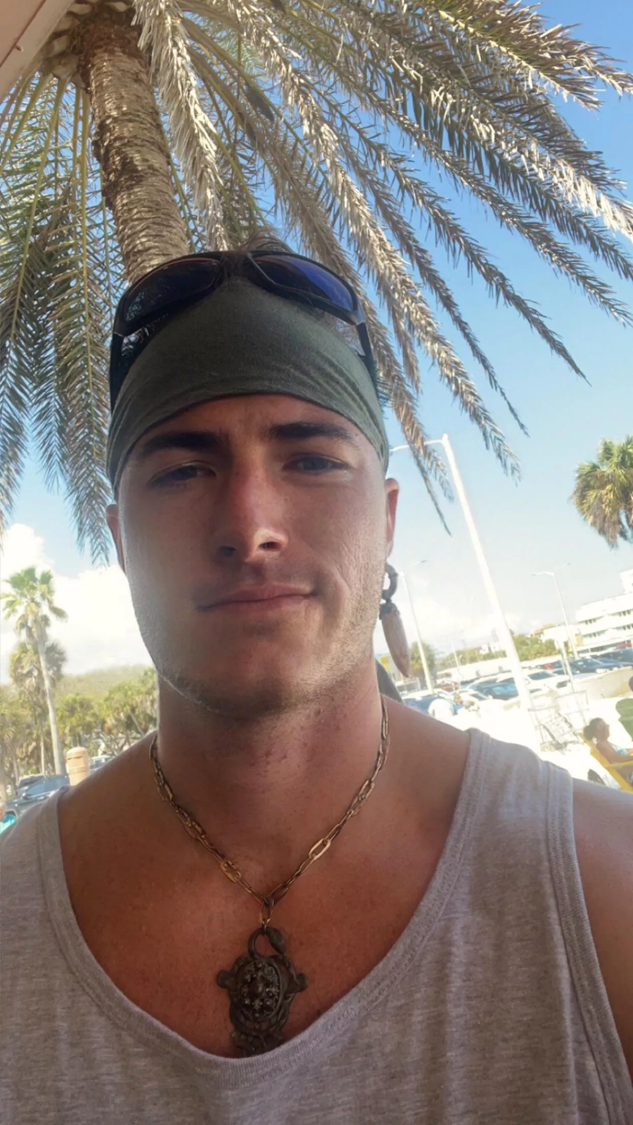 How about a drink on the beach, mates?