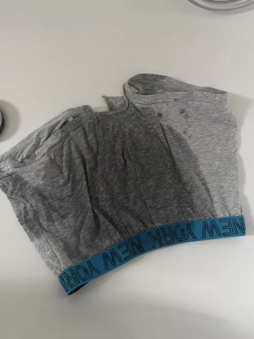 I love pissing in old worn underwear😍