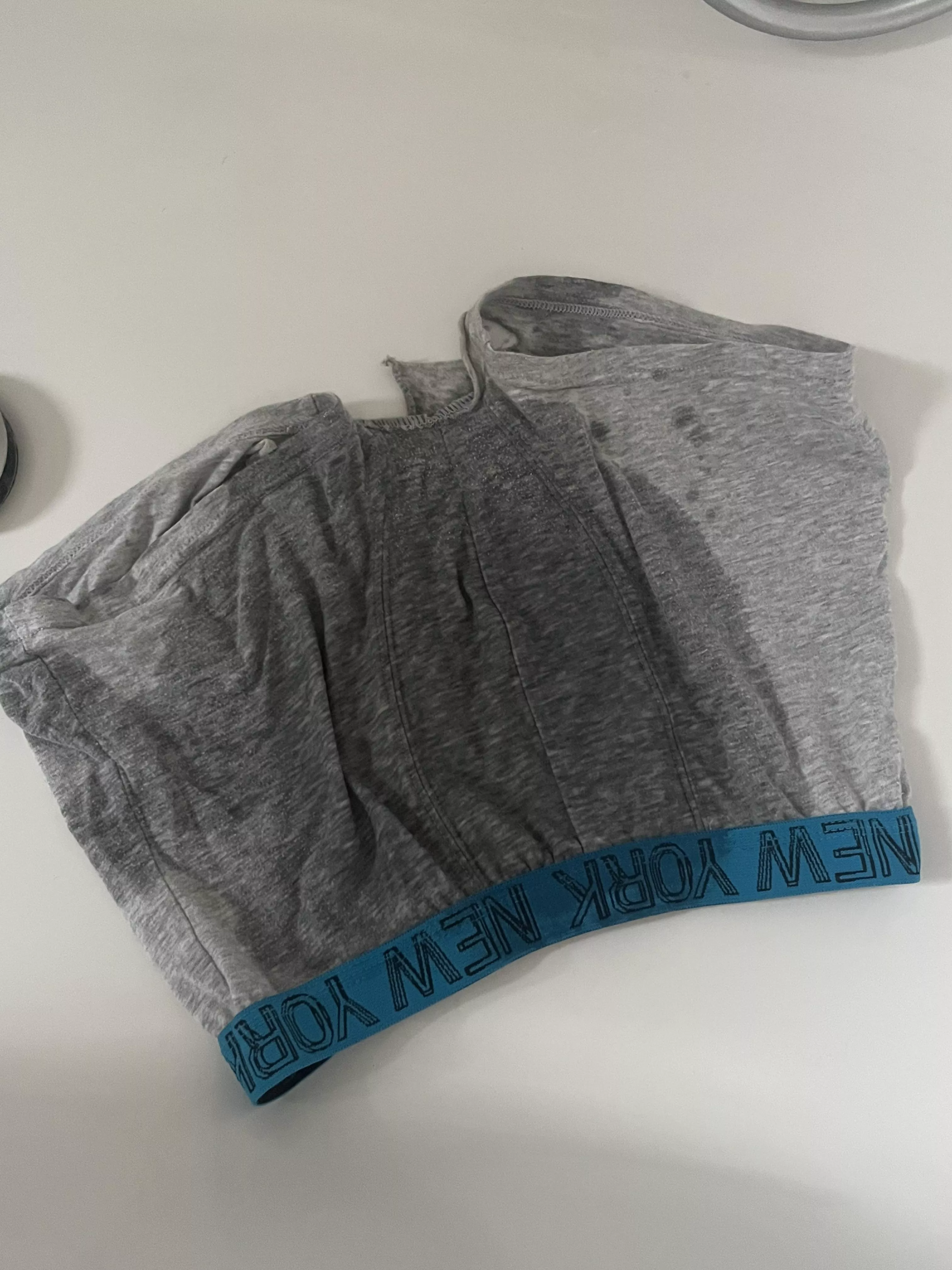 I love pissing in old worn underwear😍