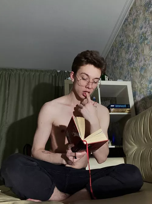 I'm home alone and bored :( come entertain me