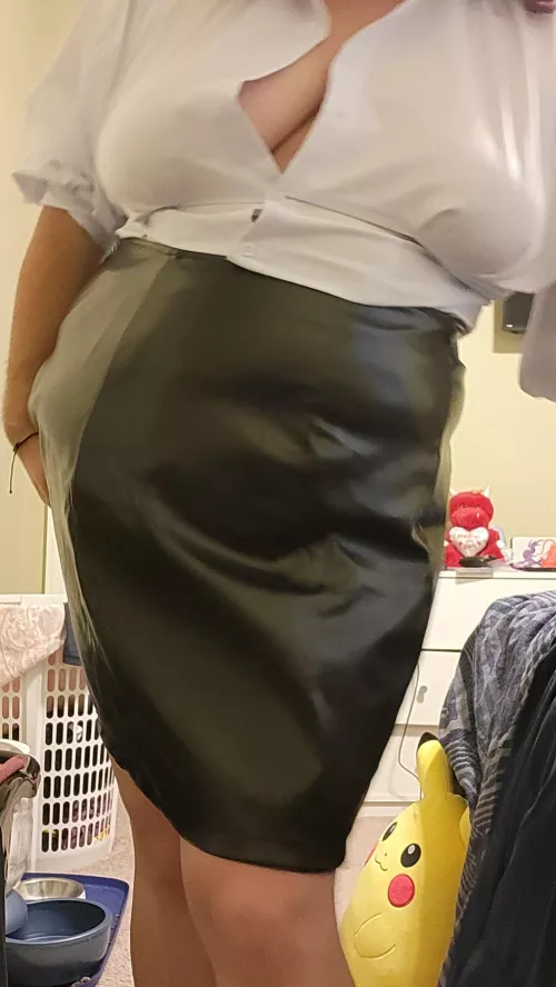 I'm not sure if this outfit gives off teacher vibes or what