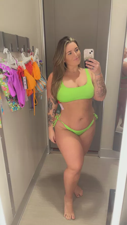 Is green my color??💚