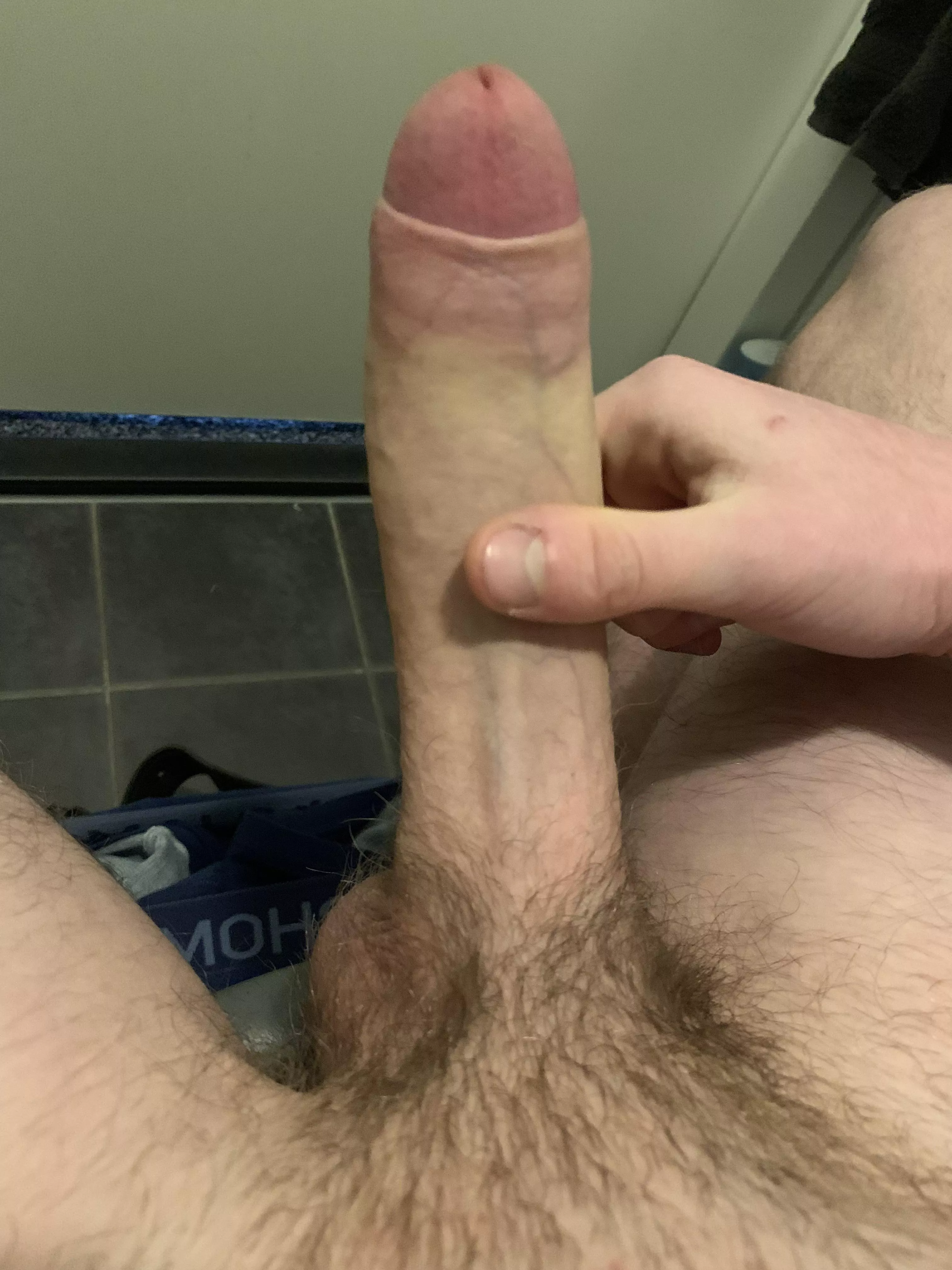 Is there anyone who is gonna say no to this dick?😏