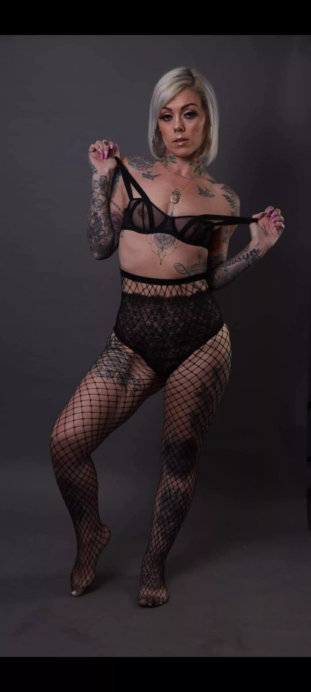 Meet the tatted MILF nextdoor 😈💋 I'm Jess 🖤 and I like making guys cum to my pics🤤😈