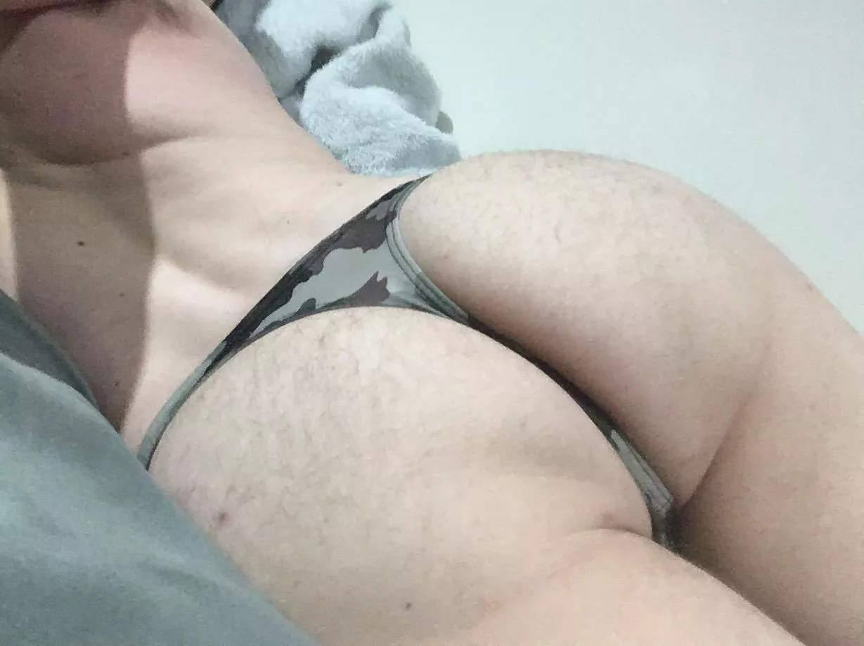 Not sure if a bi guy belongs in r/straightguysinthongs or r/gaythongs so I guess I'll find out.