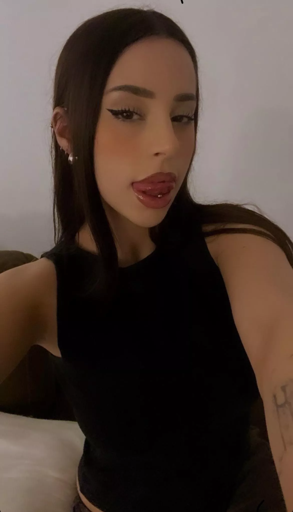 Pls make cuckold cleanup captions of my crush😩😍🫣