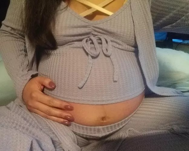 Pregnant in purple 😘🥰😚😚😘