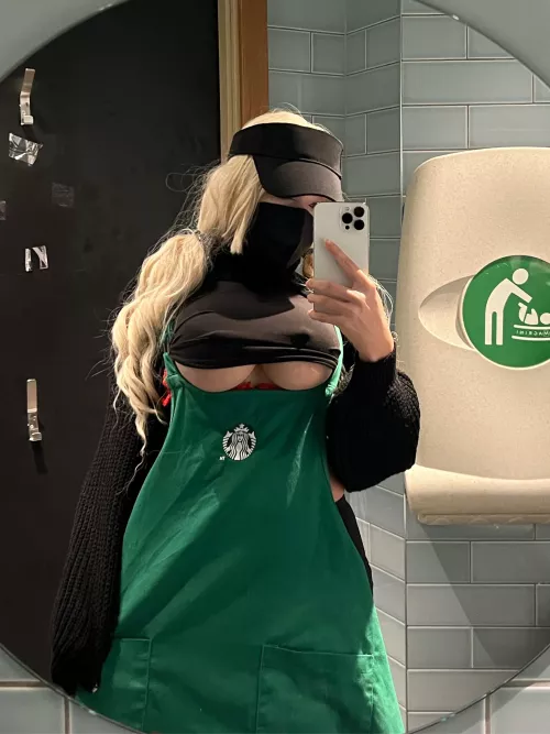 Quick busty under boob at work 💚