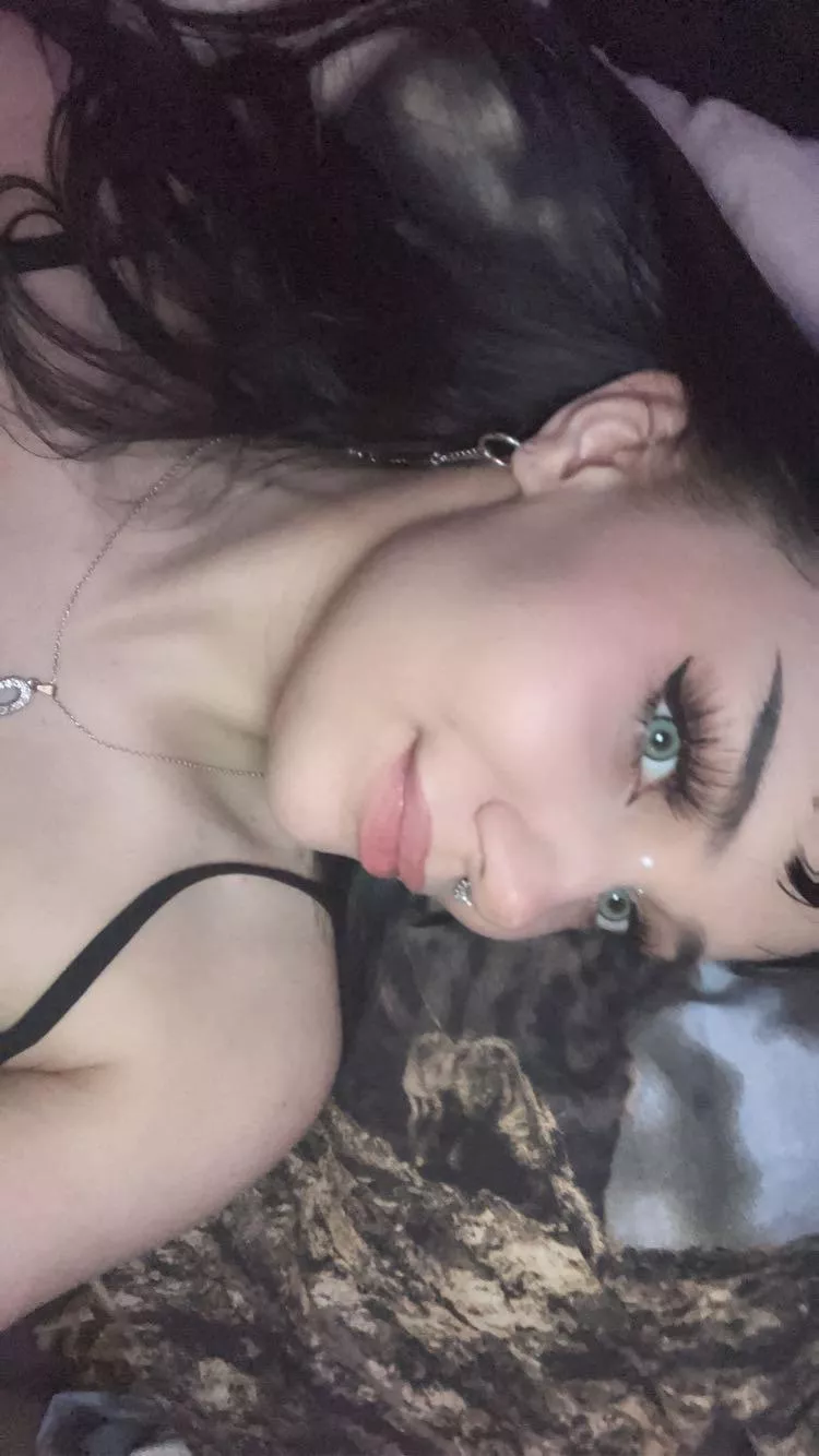 talk to me :) (over18)