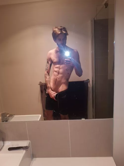 there's a post with more pics of me on my profile :)