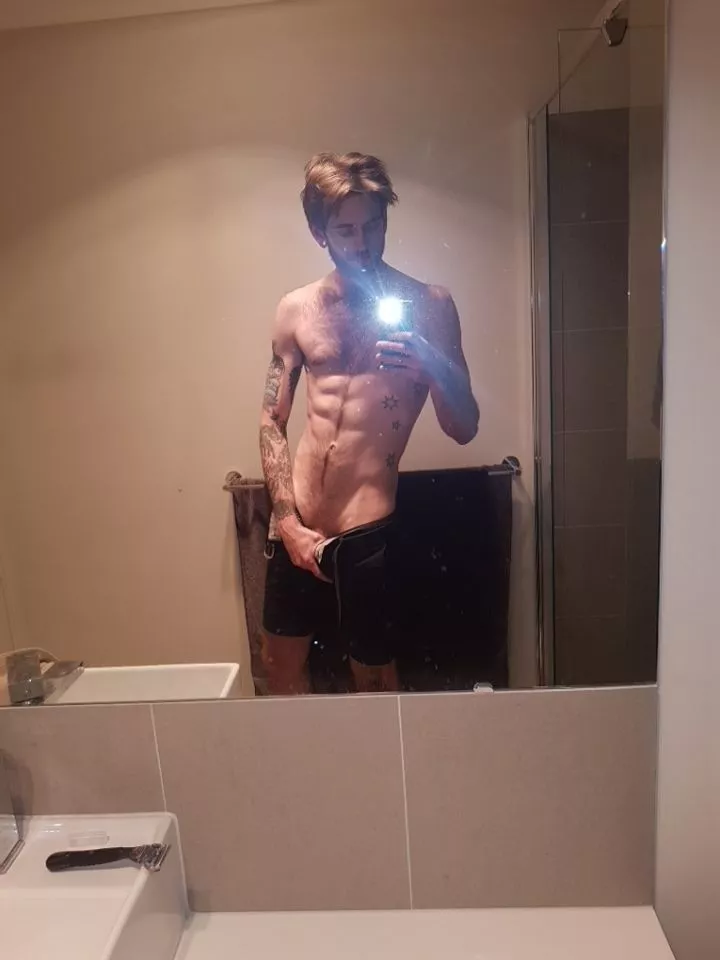 there's a post with more pics of me on my profile :)