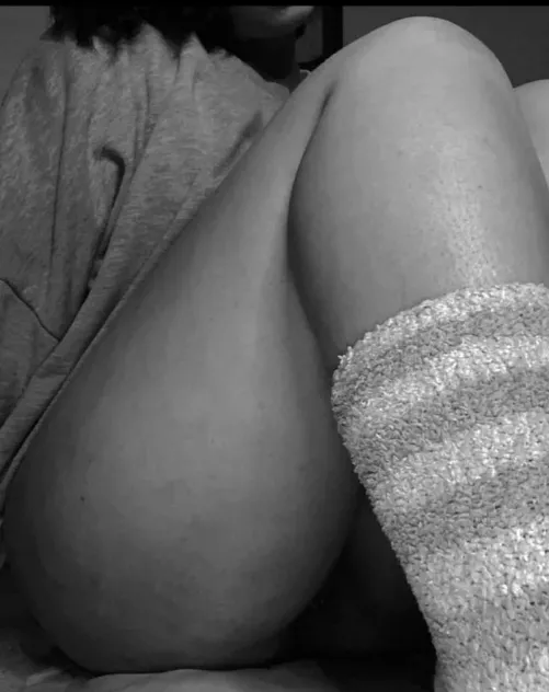 THICK THIGHS AND GOOD VIBES 💦💫[f]