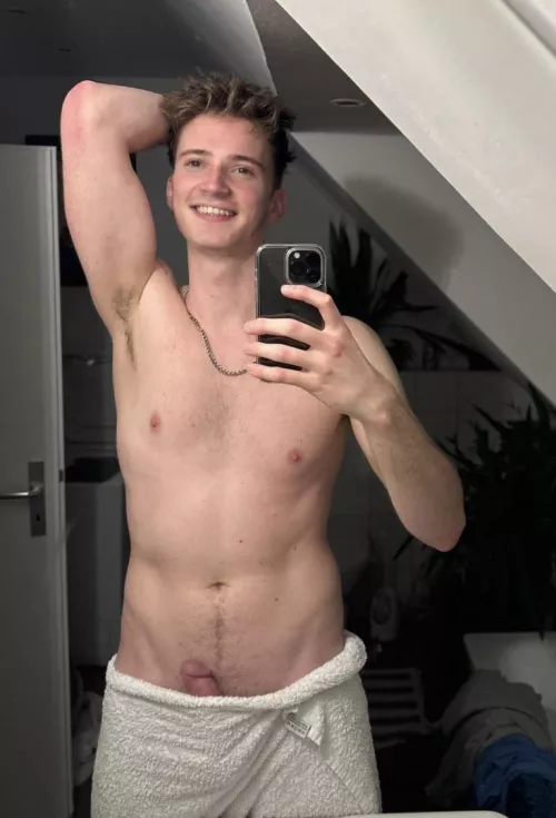 Tucking my boner away so nobody sees it doesn’t really work 😂