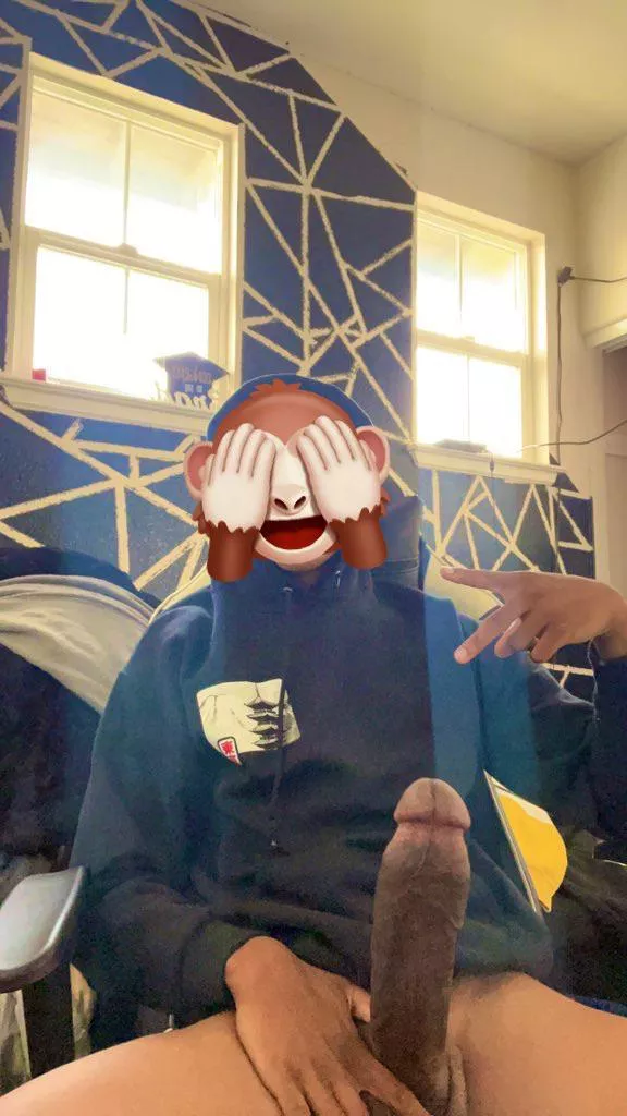 Two fingers up for the people who think I’m fake lmaoo 😌 I’m cali hmu