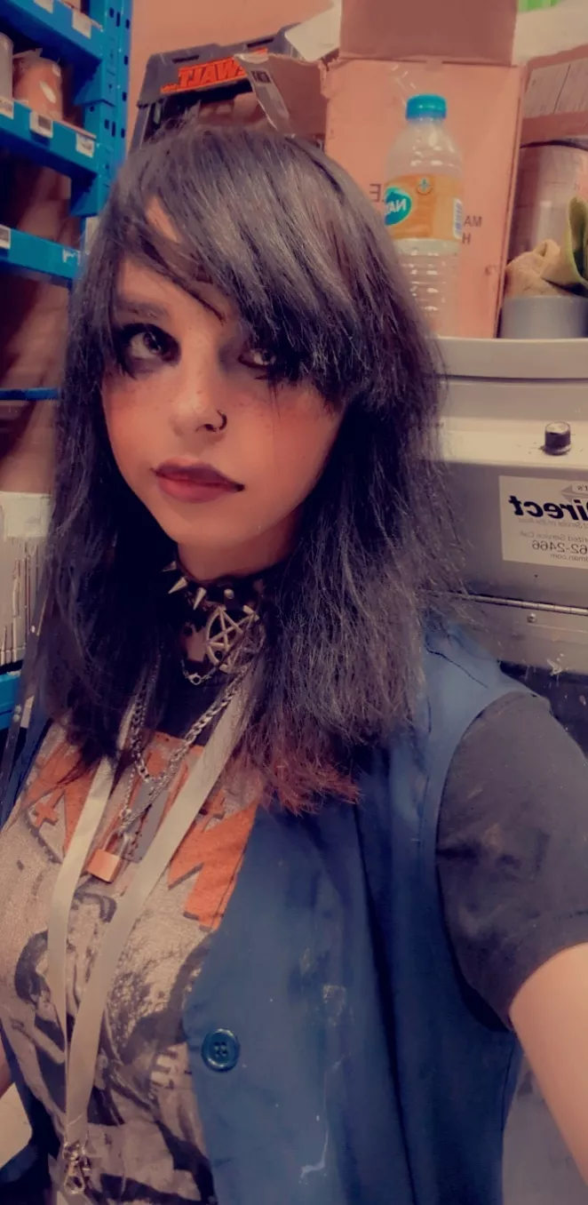 typical day at work (I'm on break dw)hehehe❤️🖤❤️🖤❤️🖤