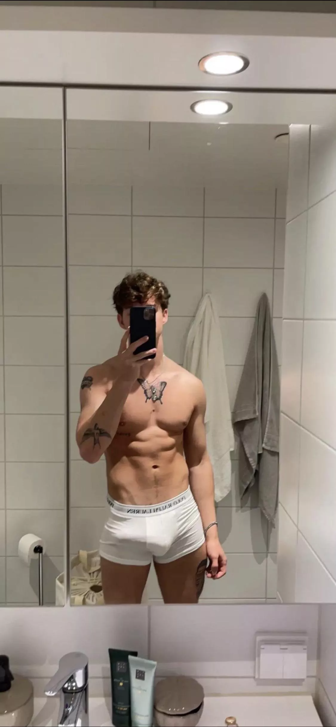 what u staring at? dms open ;)