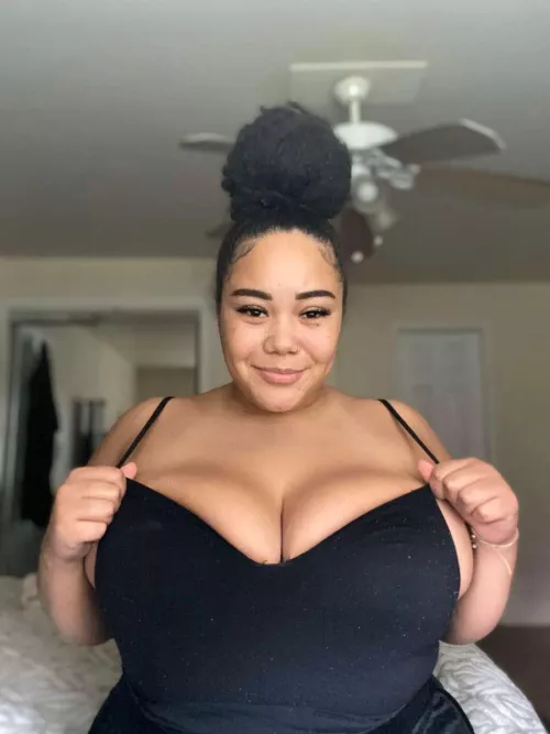 Who likes a sexy bbw and is busty and naughty and down to be freaky