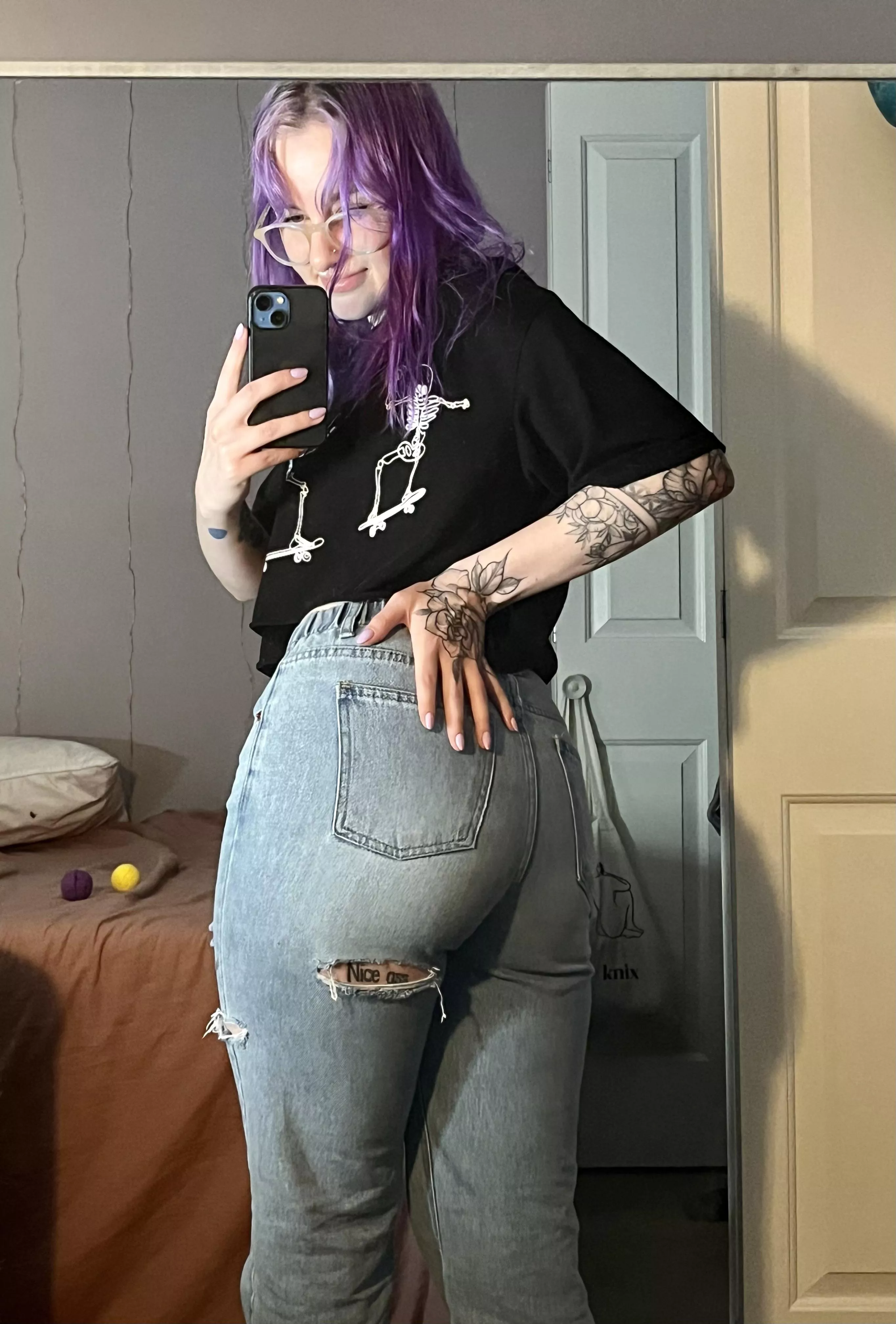 Wow what a convenient tear 😋