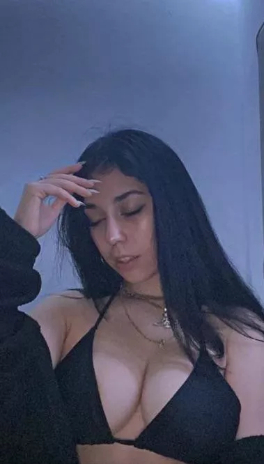 18F - Should I reveal them? 😏