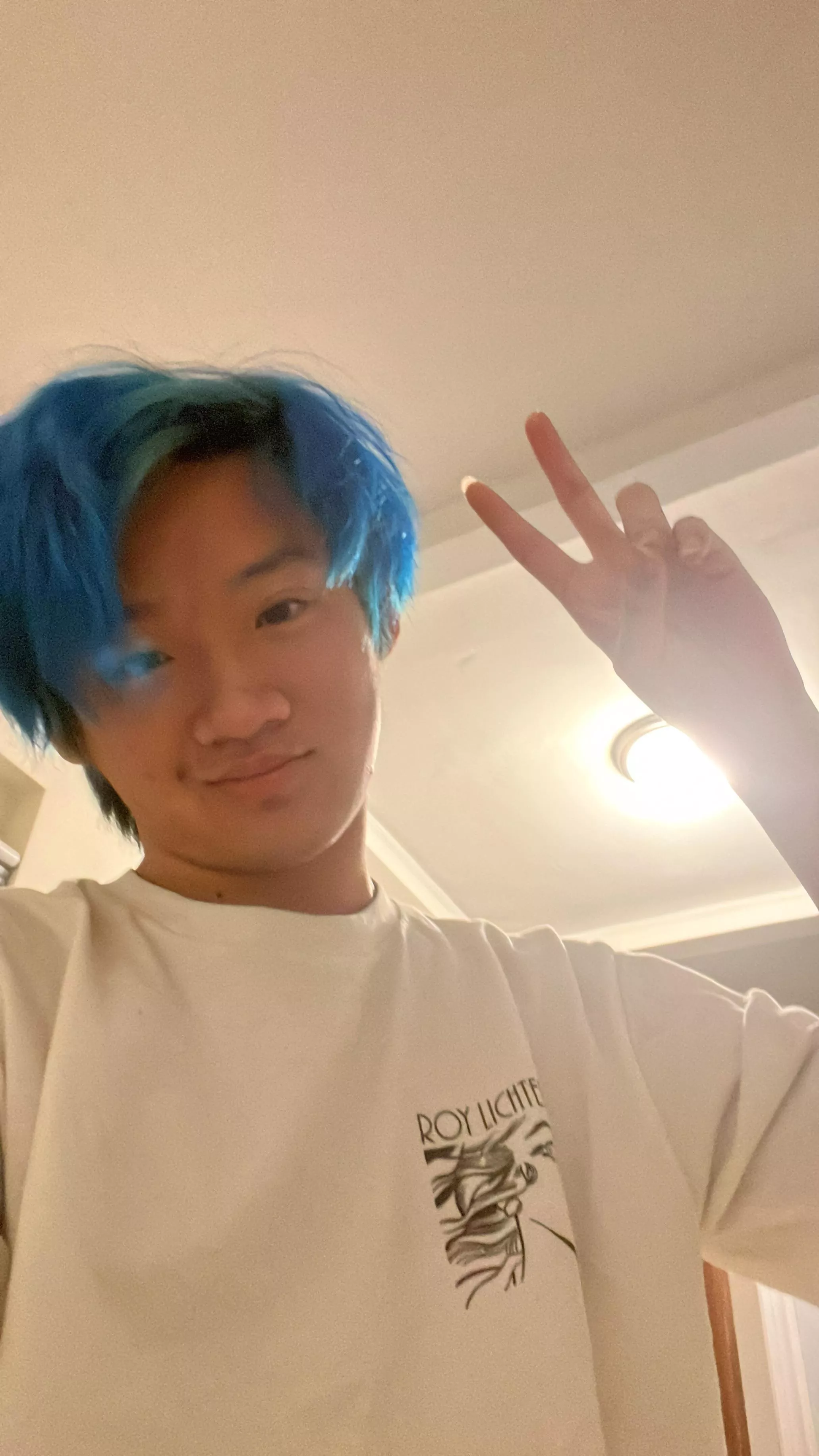 19 bored and wanna chat with other people hit me up