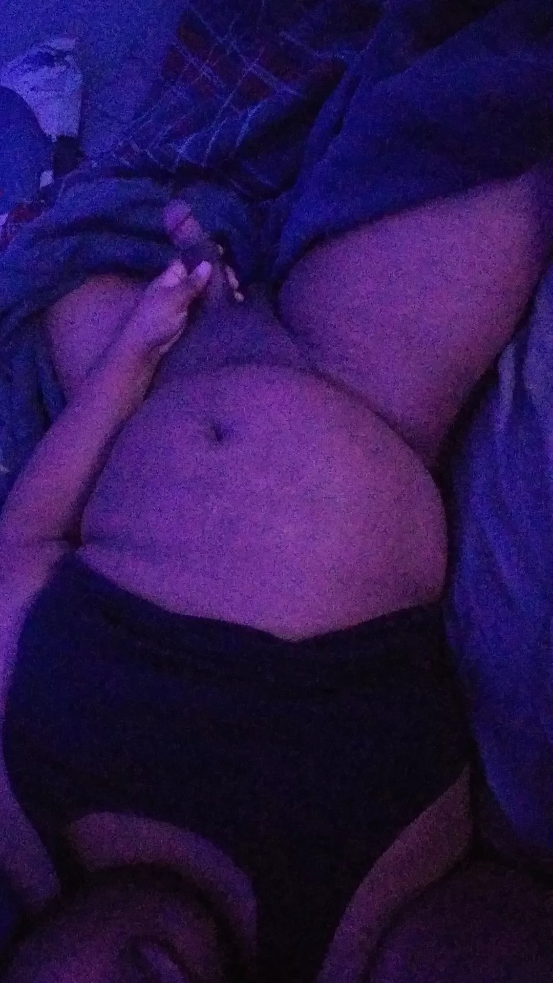 22 just shaved, getting stoned, any chubs who trade face DM me or check my bio for snap
