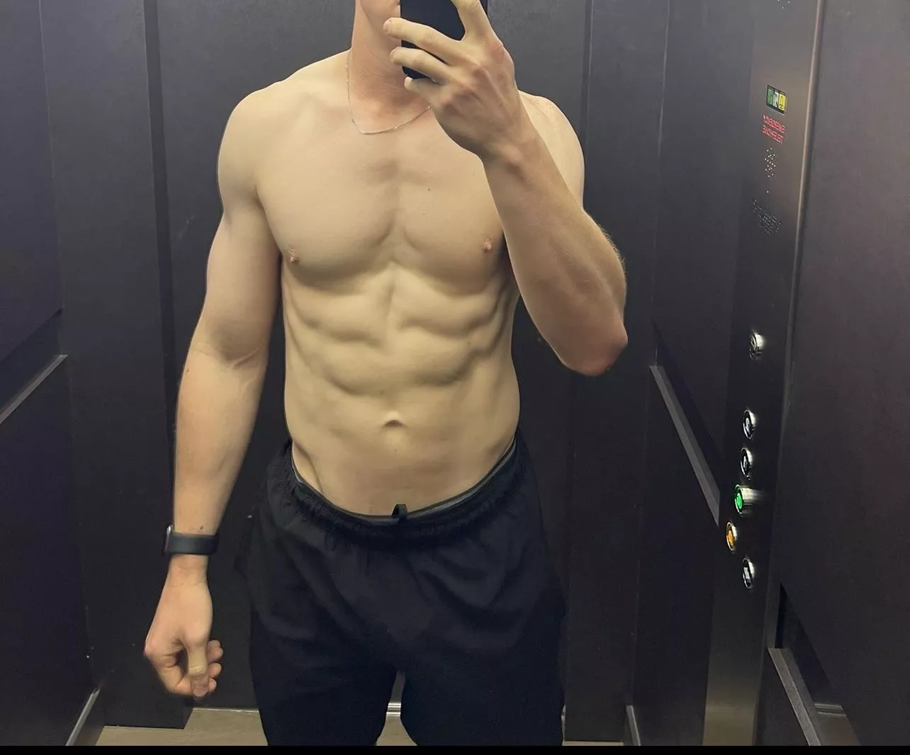 28m looking for a gay hookup