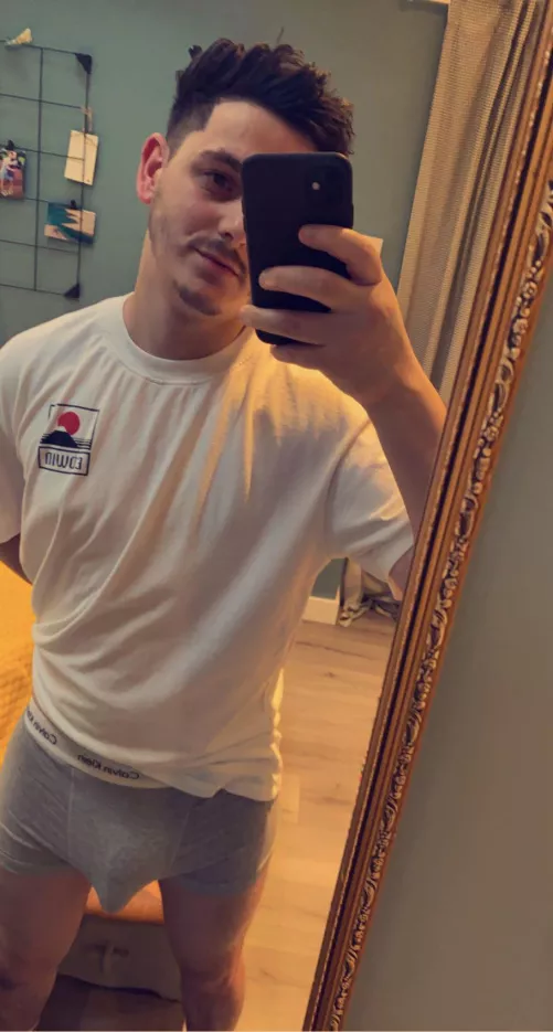 31 straight any hot guys or trans up for some fun? Snapchat: josh.simons1