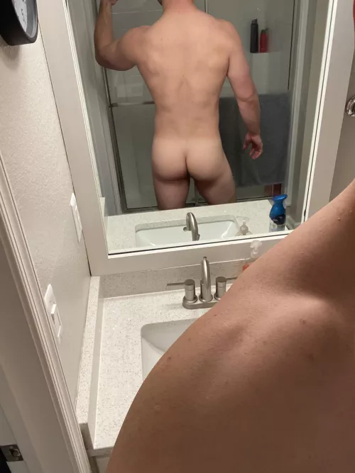 [37] any fans of dad bums out there?