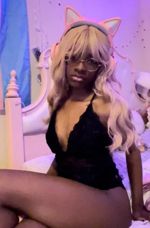 a bit of crossdressing <33