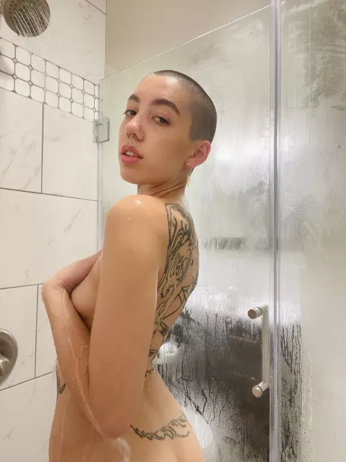 Come take a shower with me? 🍑💦